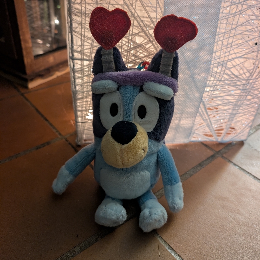 Bluey Valentine Bookbag Charm with Heart Antennas